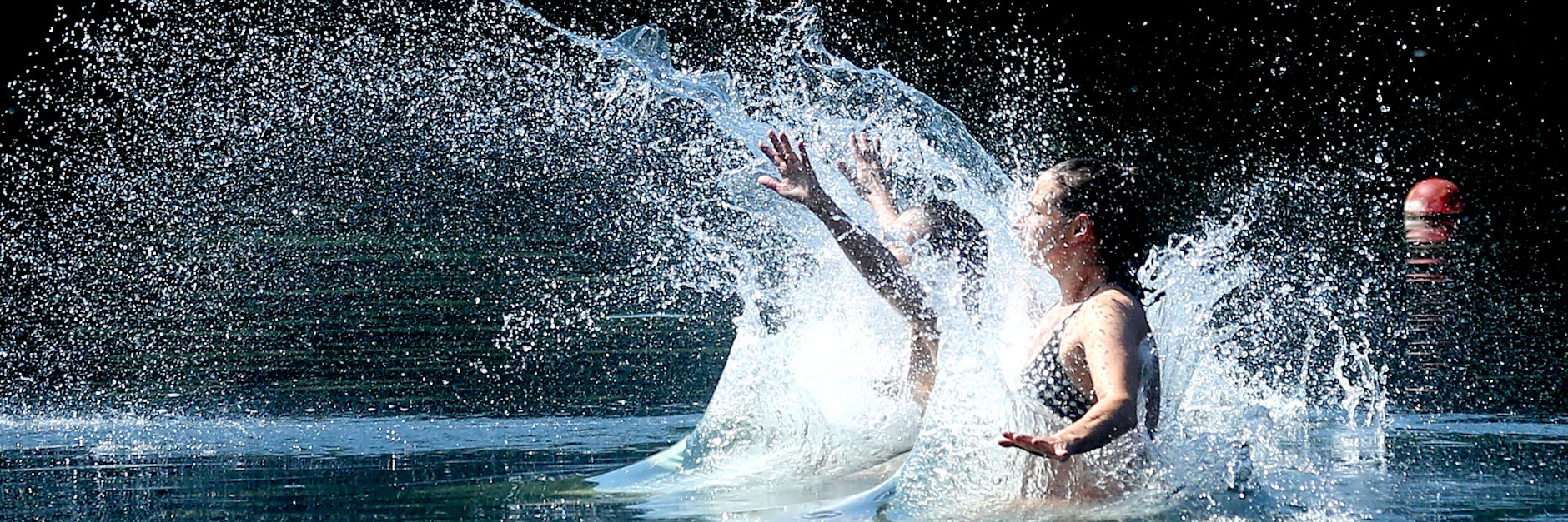 Bei Temperaturen bis zu 32 Grad stürze sich in die kühlen Fluten wer kann.