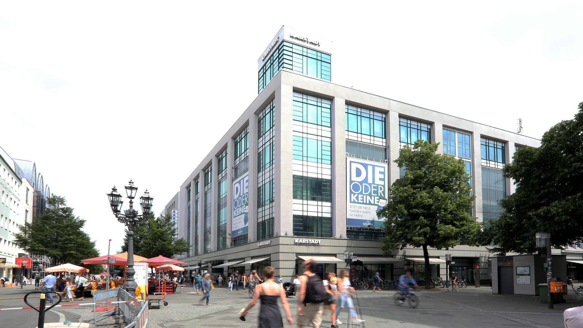 Karstadt in der Wilmersdorfer Straße. Sie gehört zu den wichtigsten Einkaufsmeilen neben dem Alex, der Schloßstraße und dem Tauentzien.