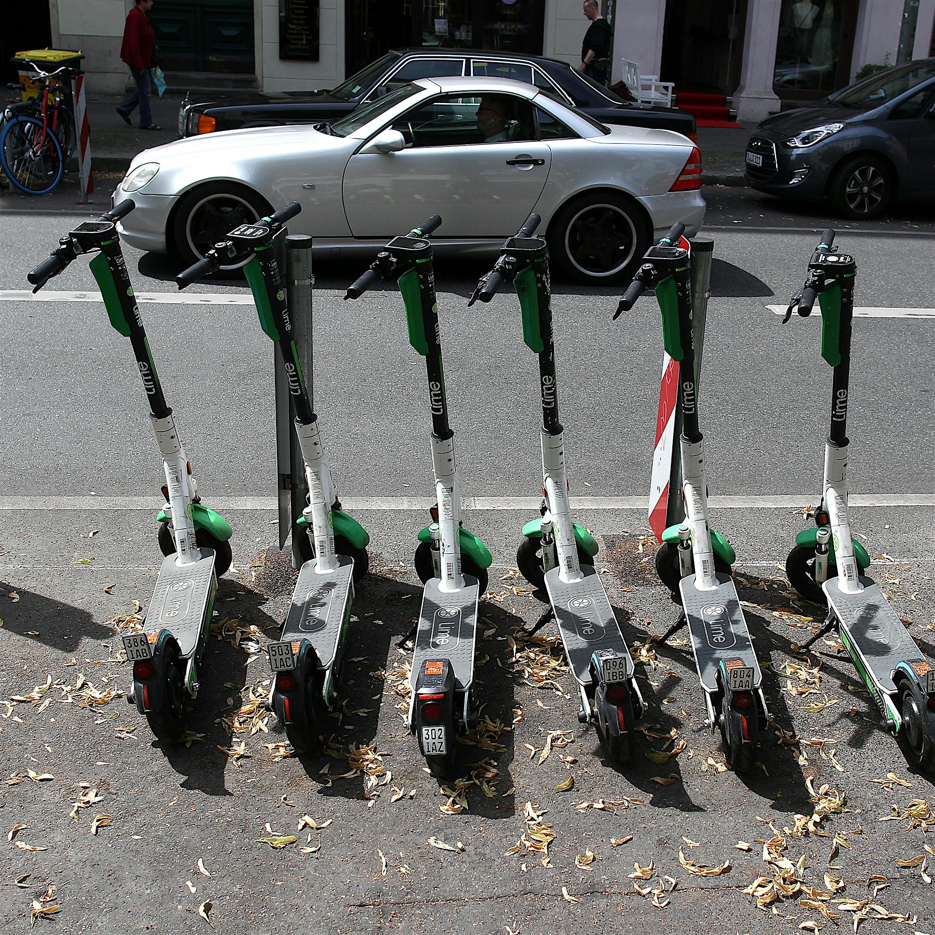 Versprochene Parkplätze für E-Scooter lassen auf sich warten