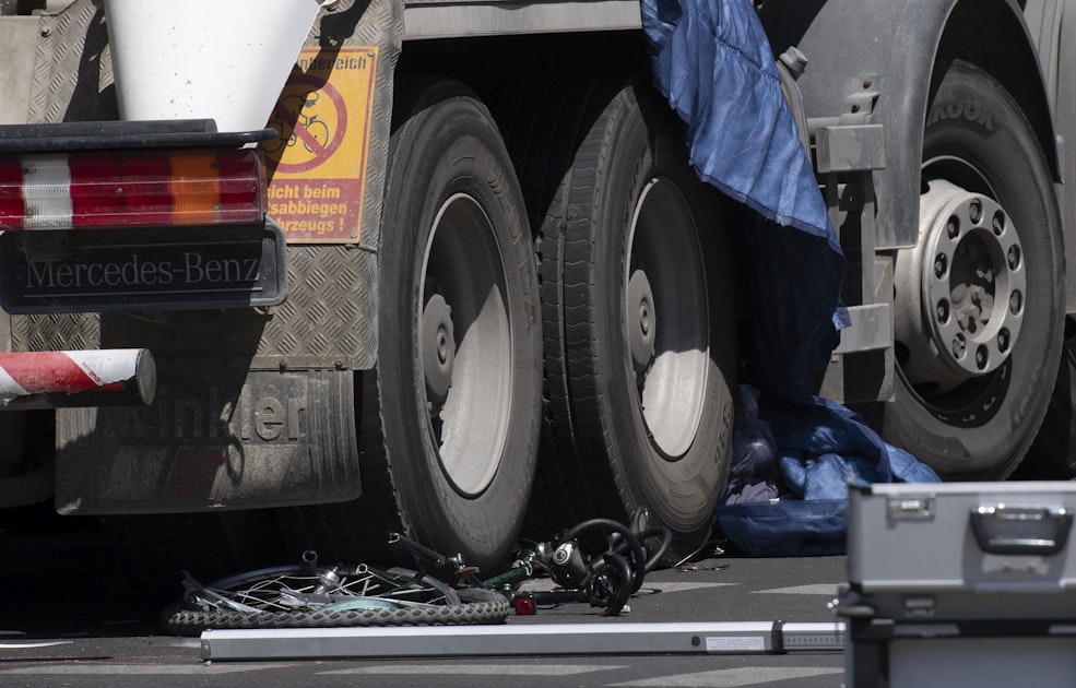 Radfahrerin von Betonmischer überrollt und getötet