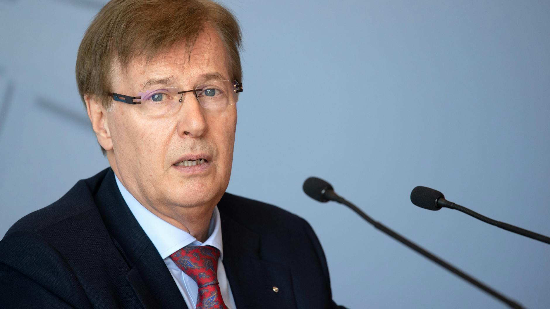 NRW-Justizminister Peter Biesenbach (CDU) informierte über den aktuellen Stand der Ermittlungen. 