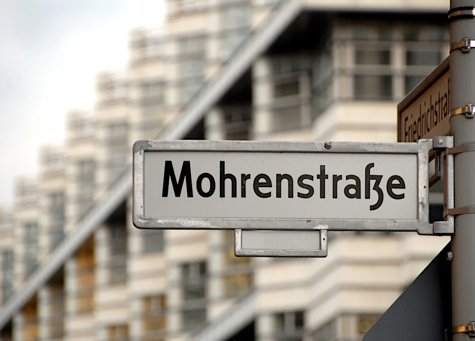 Mohrenstraße, Ecke Friedrichstraße.&nbsp;