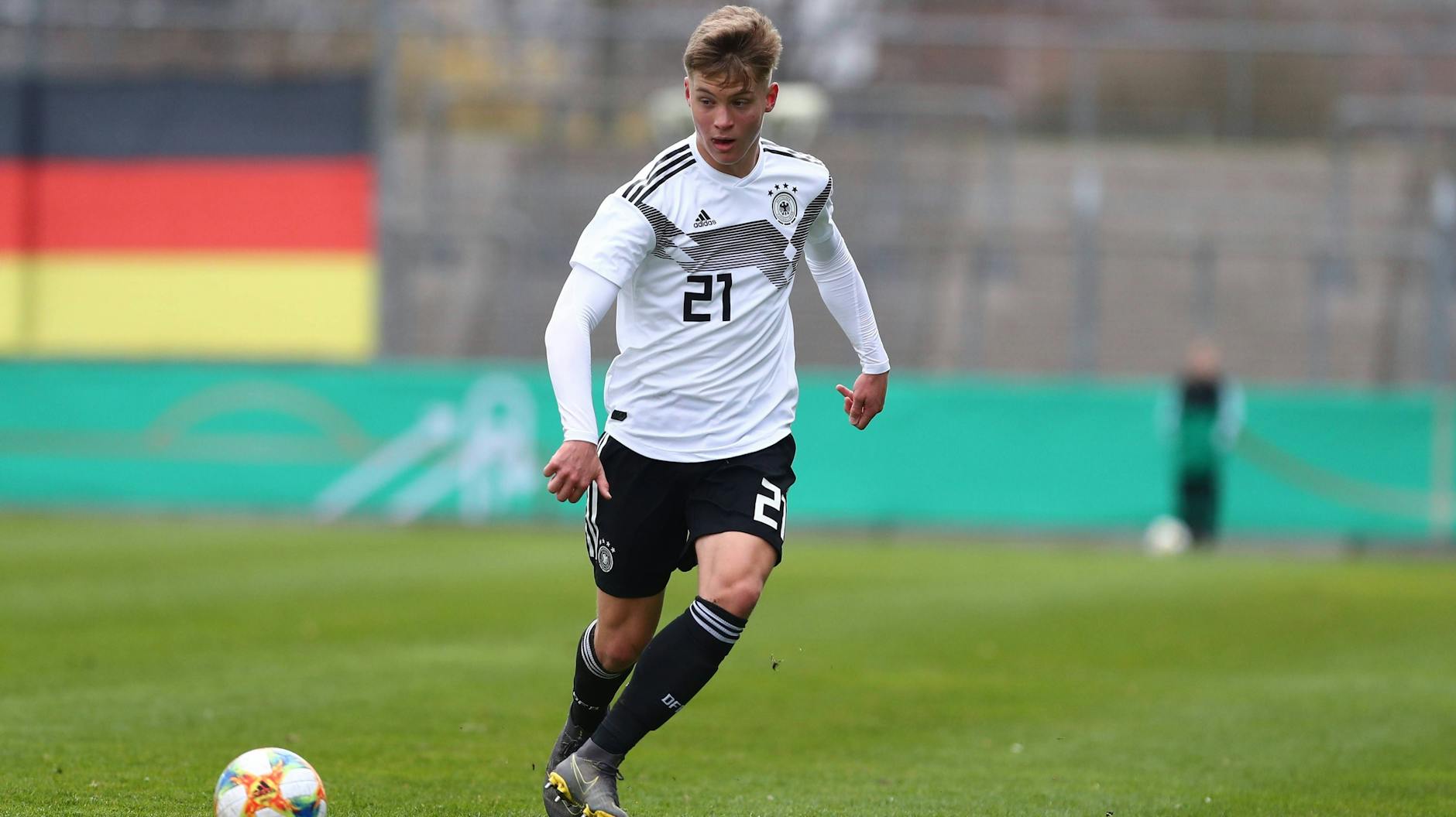 Herthas U17-Nationalspieler Luca Netz brach sich im Training den Mittelfuß. Für das Top-Talent ist die Saison damit beendet. 