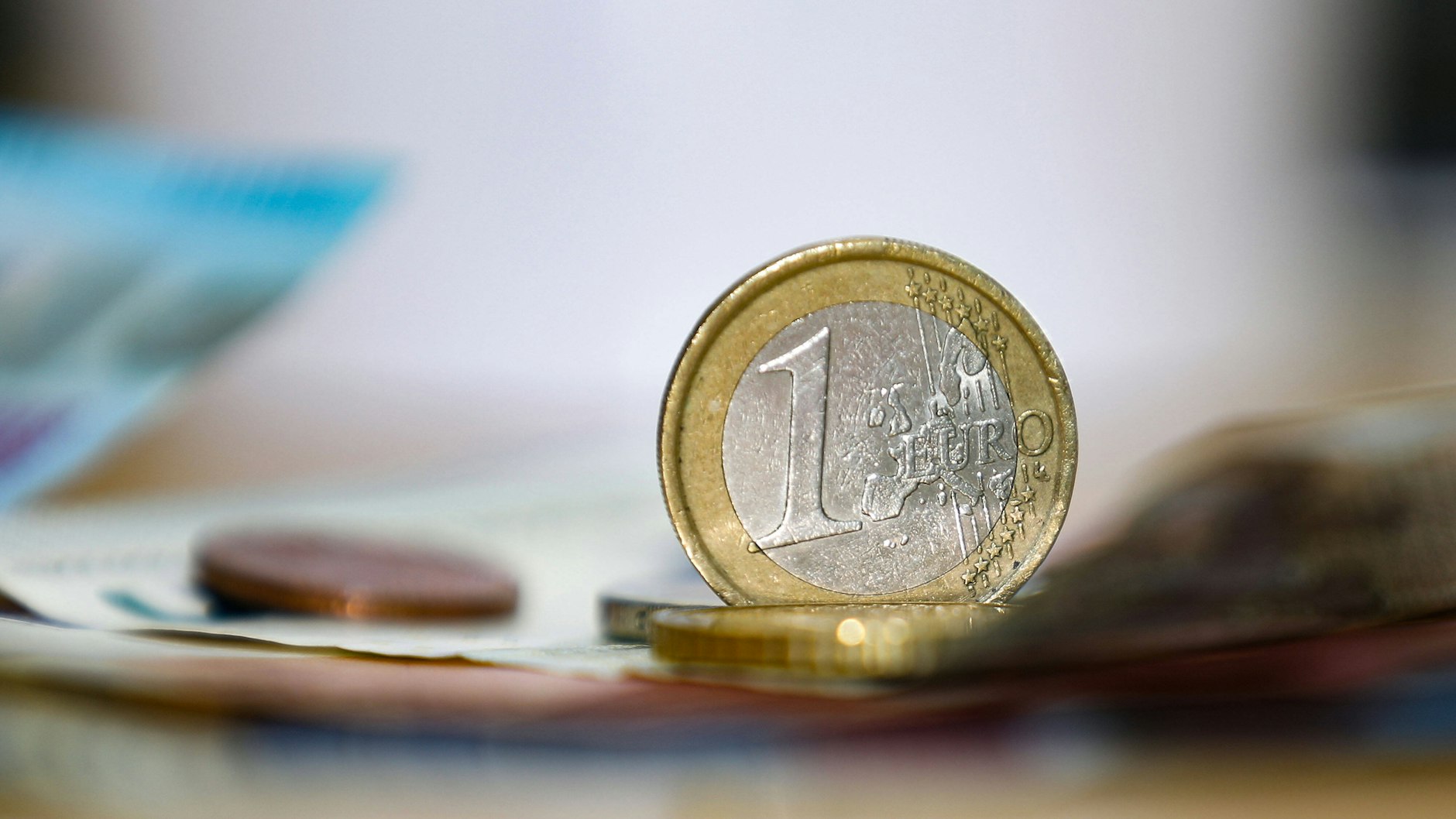 Mit einem riesigen Konjunkturpaket soll die Wirtschaft wieder angekurbelt werden.