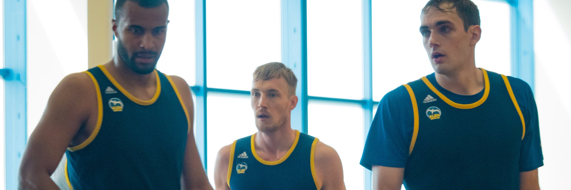 Alba Berlin trainiert fürs Meisterschaftsturnier. Diesen Freitag geht für Johannes Thiemann, Niels Giffey und Tyler Cavanaugh (v.l.) die Fahrt nach München los.