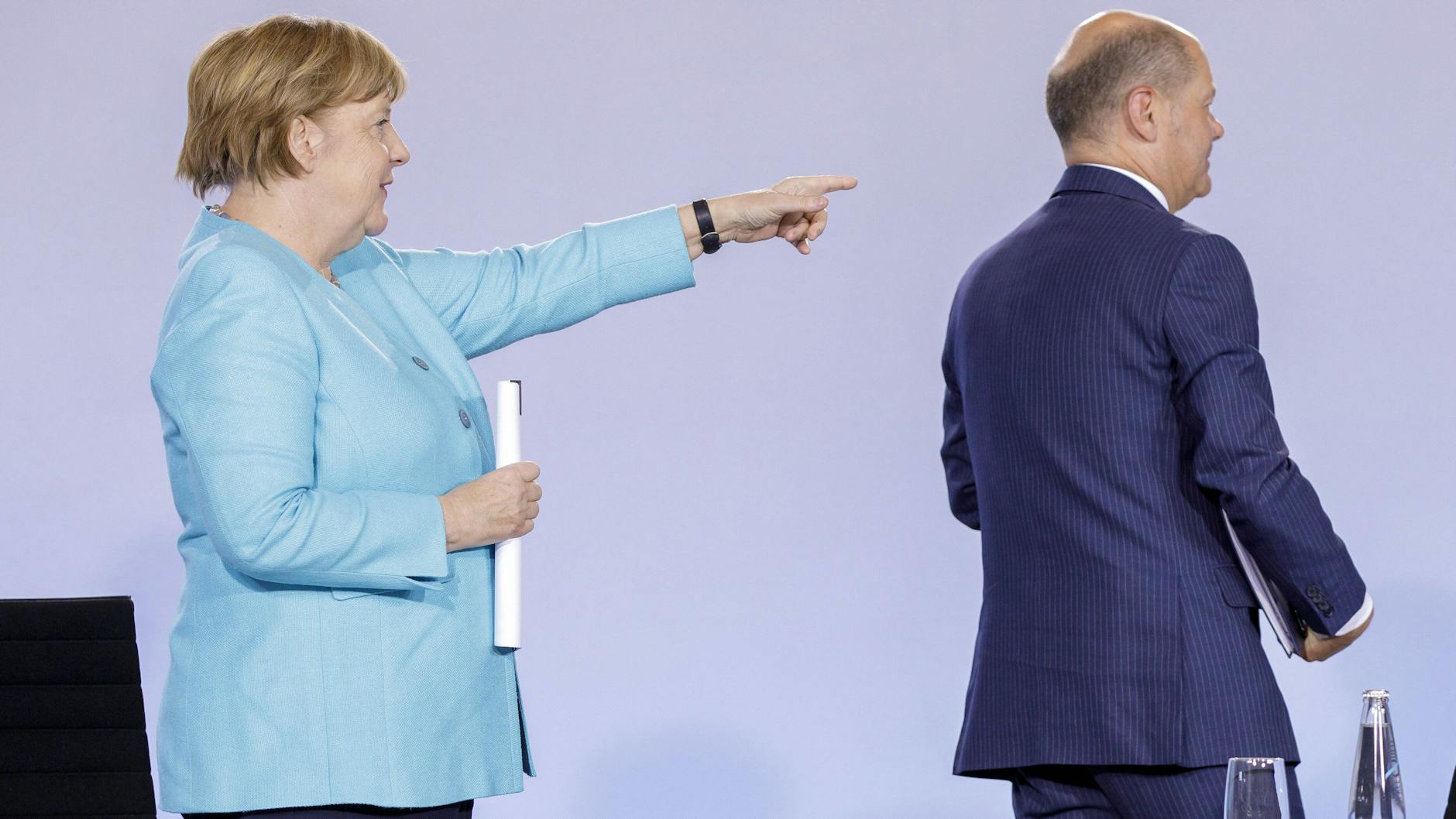 Bundeskanzlerin Angela Merkel und Bundesfinanzminister Olaf Scholz bei der Pressekonferenz zur Vorstellung des Konjunkturpaketes.