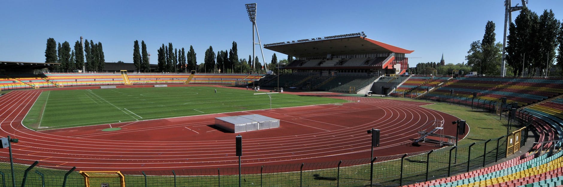 Das große Stadion im Friedrich-Ludwig-Jahn-Sportpark: Der Abriss ist für den Senat beschlossene Sache.