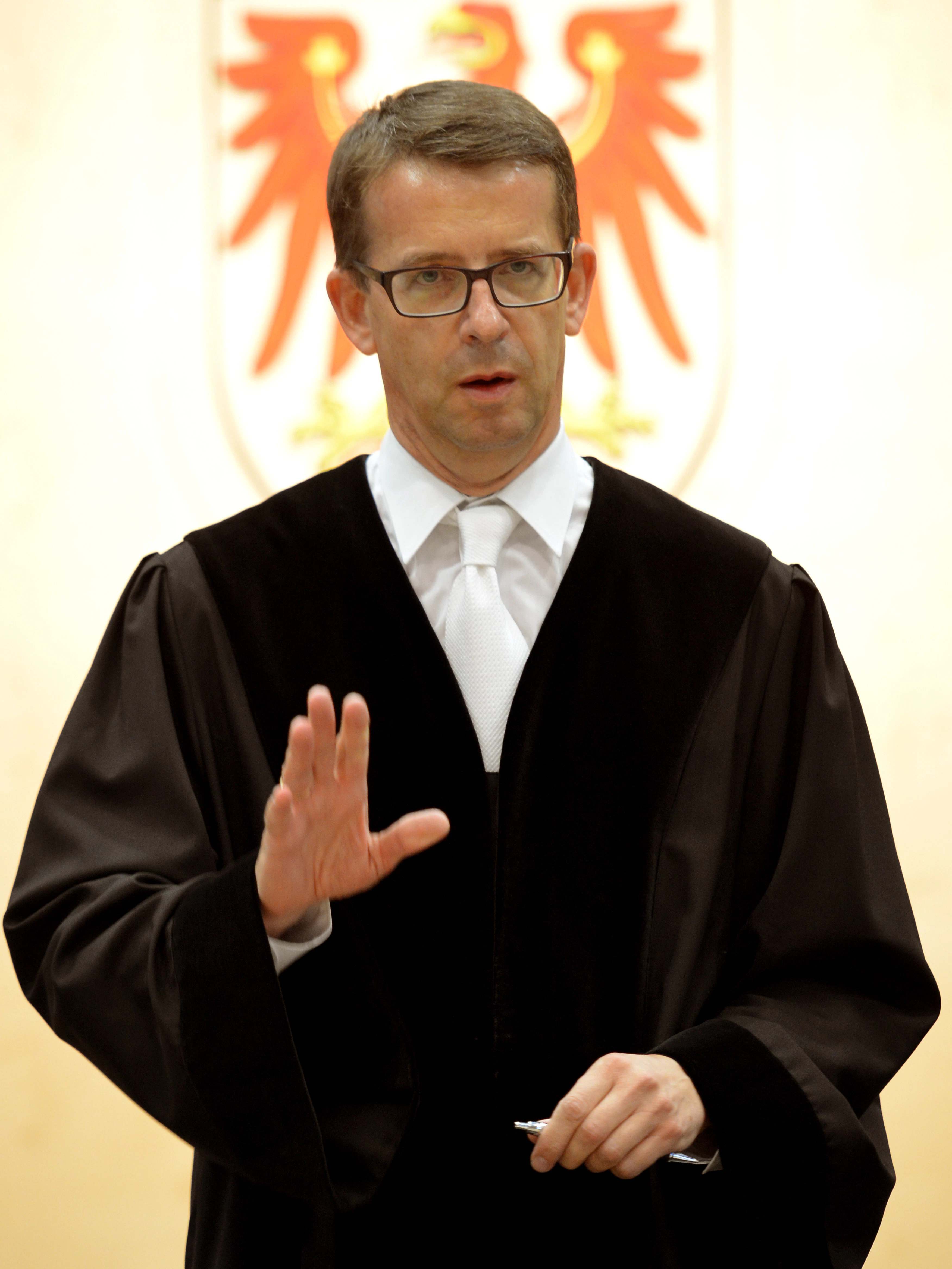 Auf dem Weg nach Karlsruhe ausgebremst: Richter Jes Möller.&nbsp;