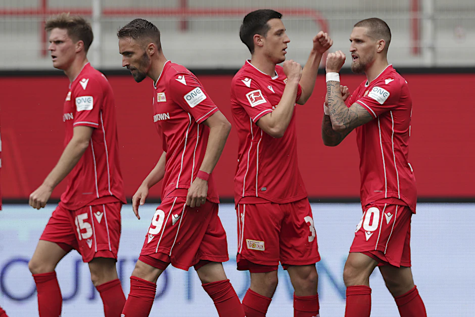 Robert Andrich (r.) lässt sich für das zwischenzeitliche 1:0 feiern.