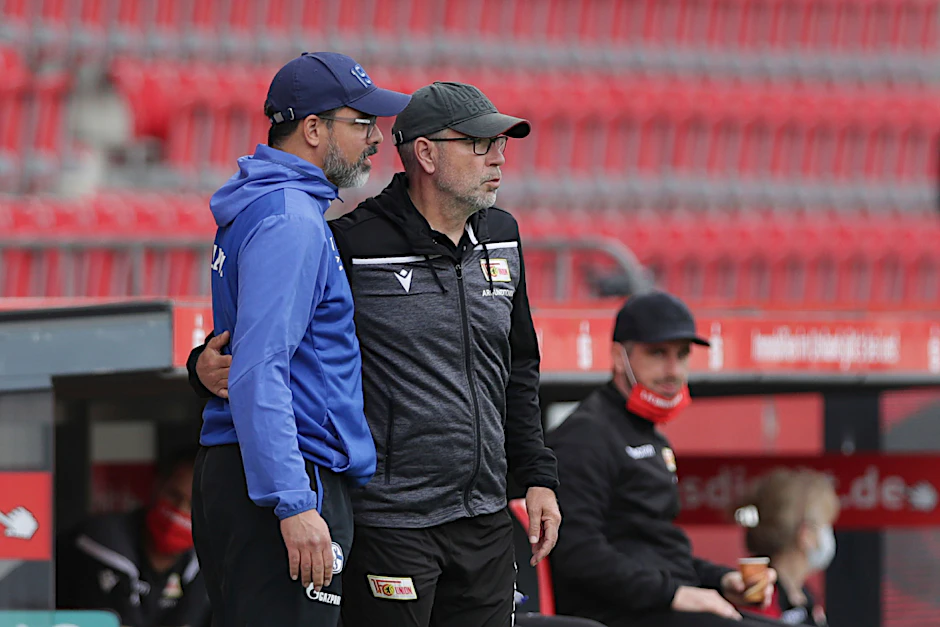 Zwei Trainer im friedlichen Austausch: Unions Urs Fischer und Schalkes David Wagner. Friedlich-schiedlich trennten sich ihre beiden Teams am Ende auch.&nbsp;