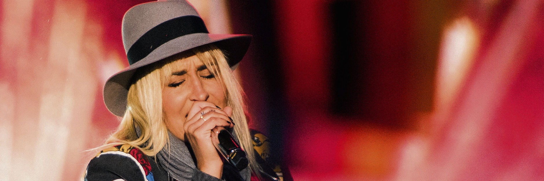 Die Sängerin Sarah Connor tritt am 14.05.2016 in Hamburg beim Public Viewing zum Eurovision Song Contest 2016 auf dem Spielbudenplatz auf der Reeperbahn auf. Foto: Daniel Bockwoldt/dpa +++(c) dpa - Bildfunk+++ | Verwendung weltweit