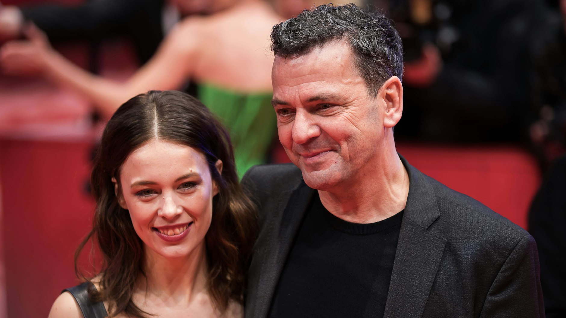 &nbsp;Paula Beer und Christian Petzold auf dem roten Teppich der 70. Berlinale.