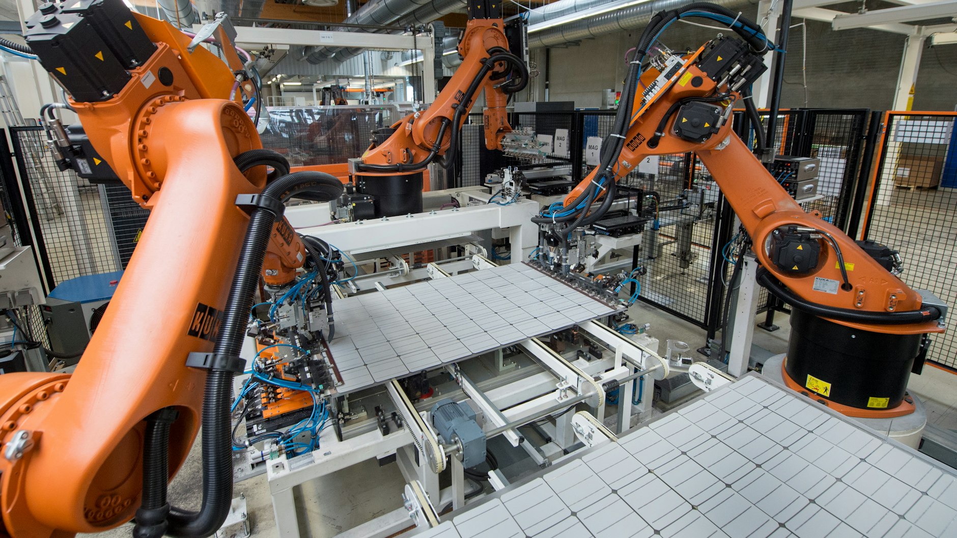 In Dresden produziert Solarwatt Photovoltaikmodule, der Umsatz wächst wieder stetig.