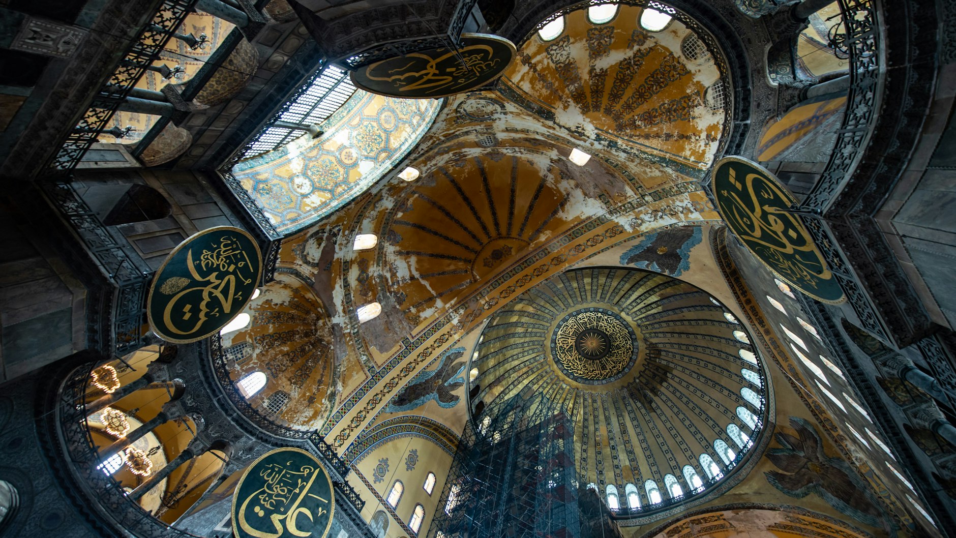 Die Zentralkuppeln der Hagia Sophia, die derzeit ein Museum und als Teil des historischen Viertels in Istanbul als Weltkulturerbe der Unesco gelistet ist.&nbsp;
