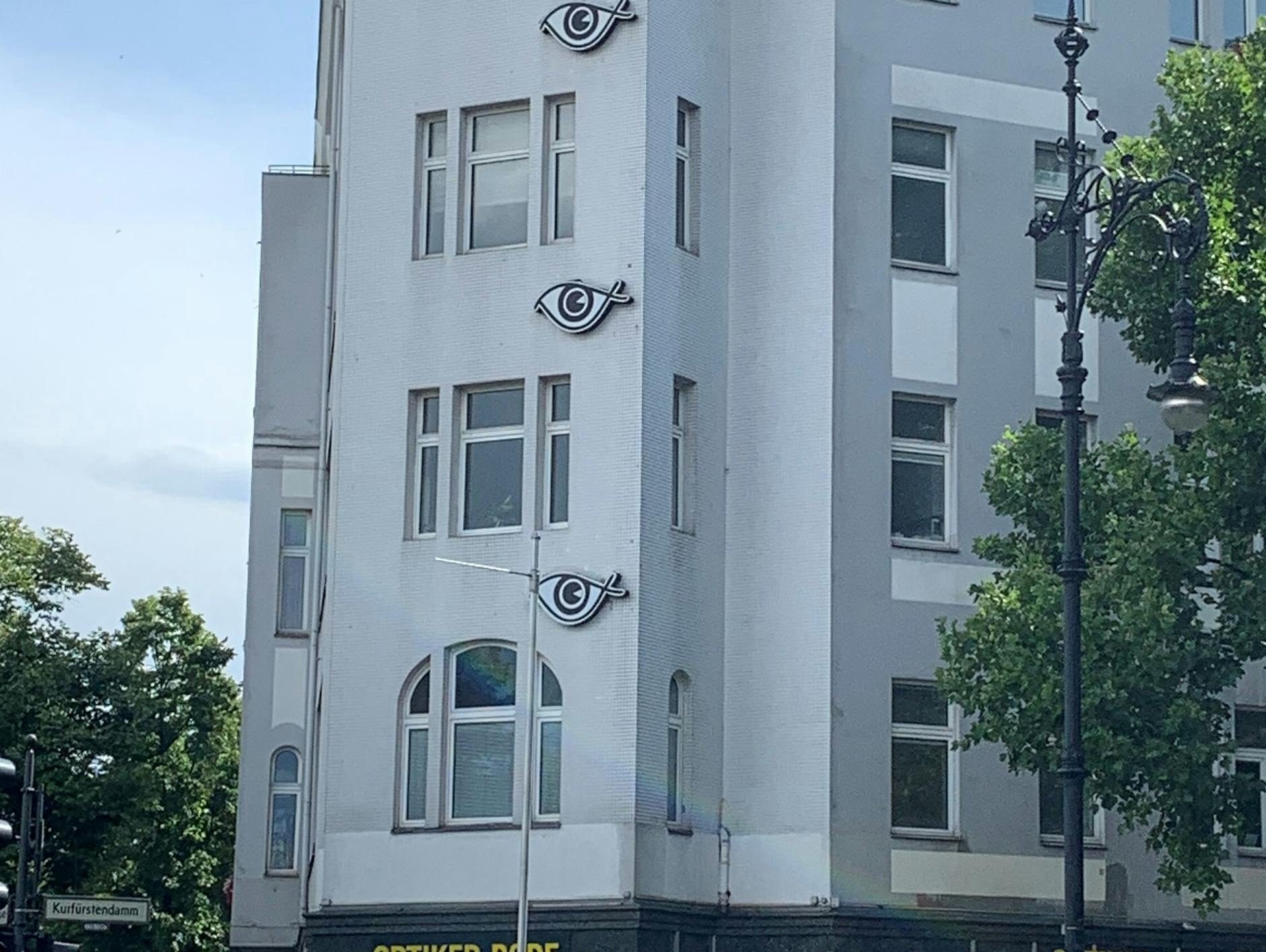 In diesem Haus am Kurfürstendamm sollen „Stahlberg & Hartmann“ ihre Kanzlei haben. Man sucht sie dort vergeblich.