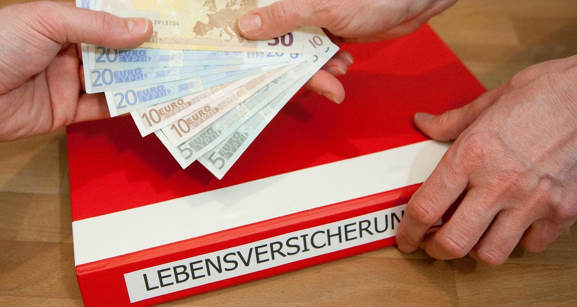 Die Lebensversicherung - Millionen Deutsche haben vertrauensvoll Verträge abgeschlossen.