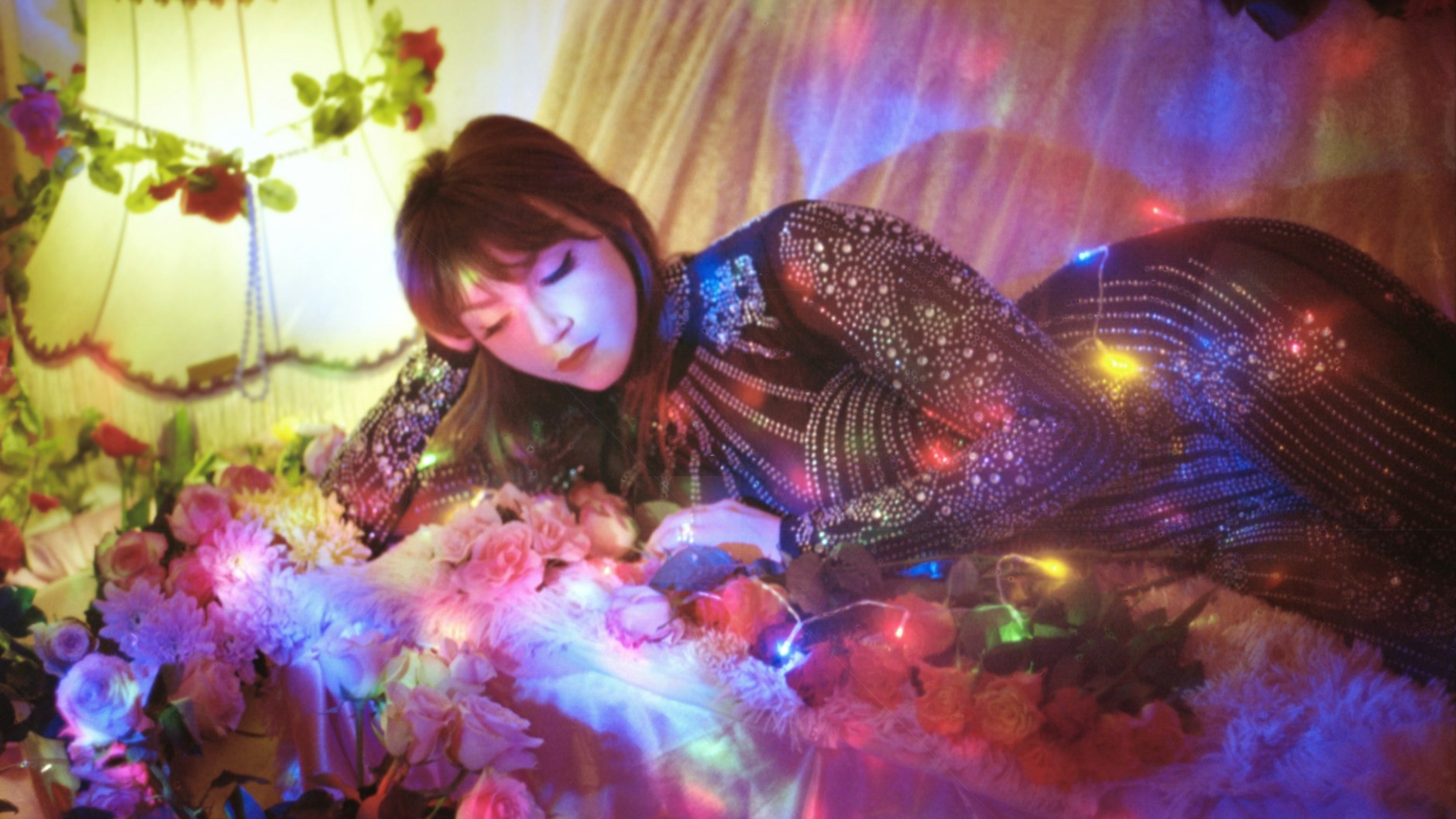 Sofia Portanet trat an der Deutschen Oper in Berlin mit einem glitzernden Outfit auf.