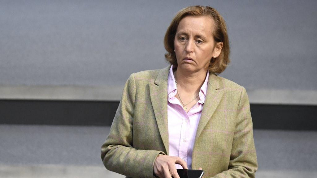 AfD-Politikerin : Staatsschutz ermittelt gegen Beatrix von ...