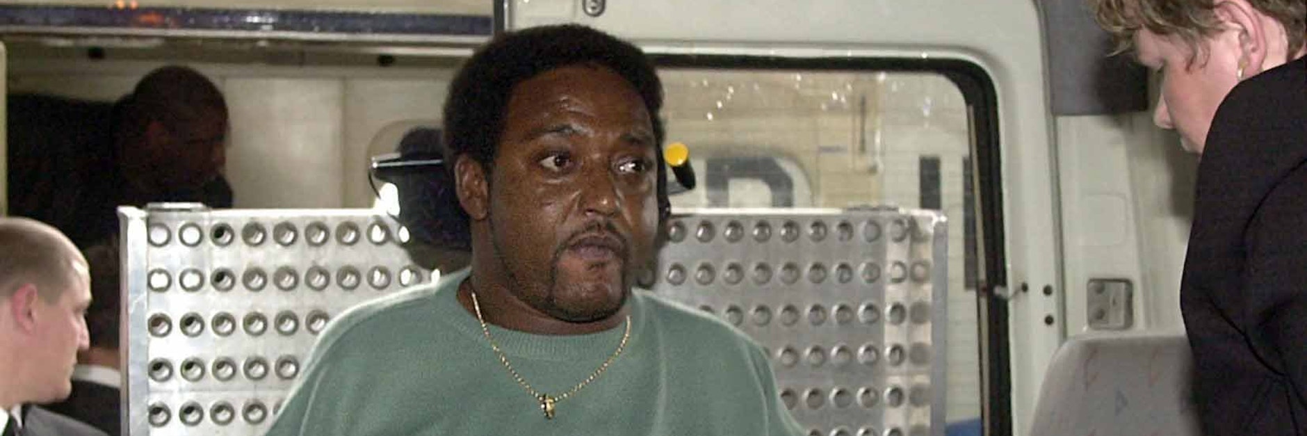 Der an den Rollstuhl gefesselte Brite Noel Martin bei einem Berlin-Besuch im Jahre 2001 . 