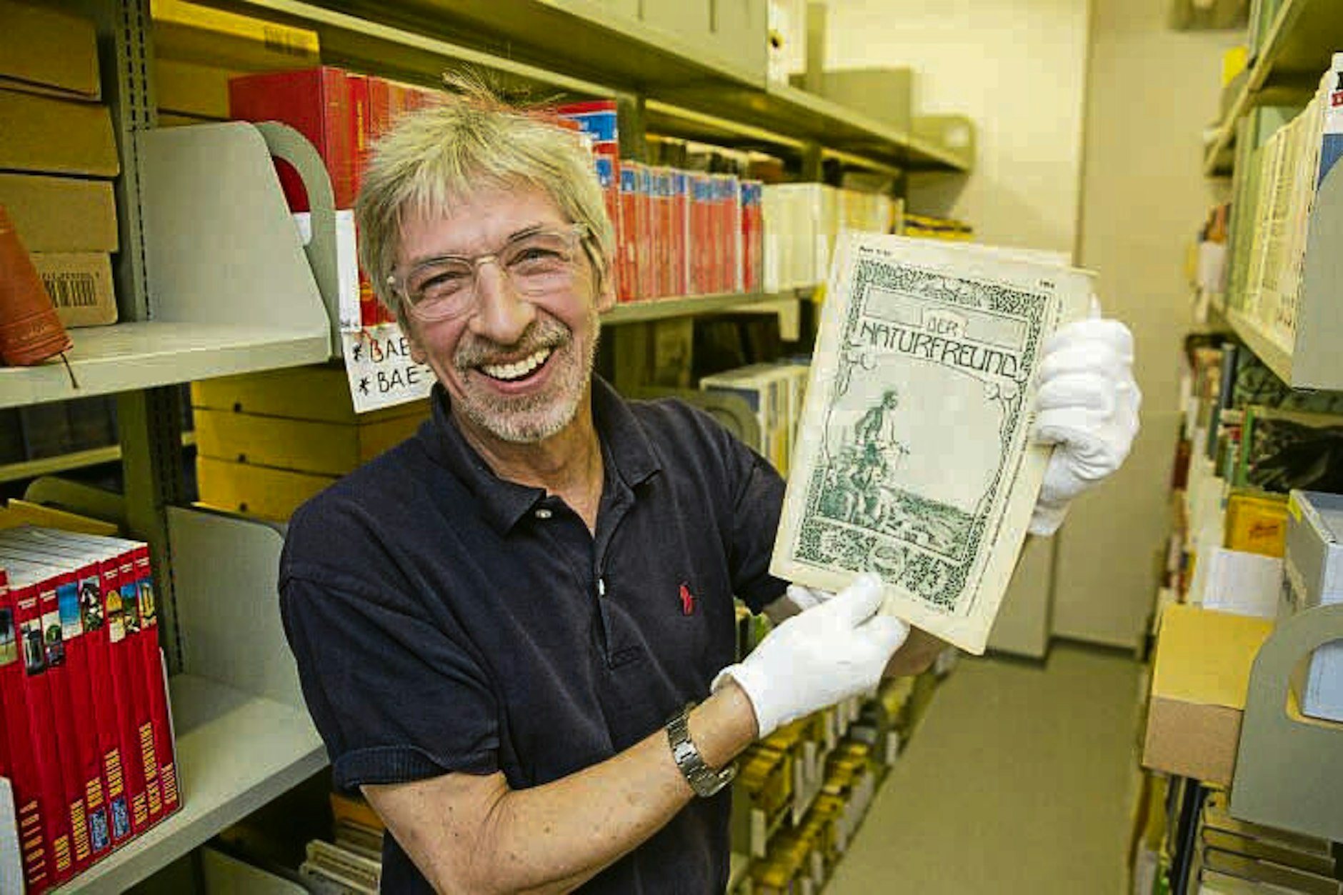 Historiker&nbsp;Hasso Spode in seinem Berliner Archiv:&nbsp;„Optisch und vor allem grafisch wunderschön.“