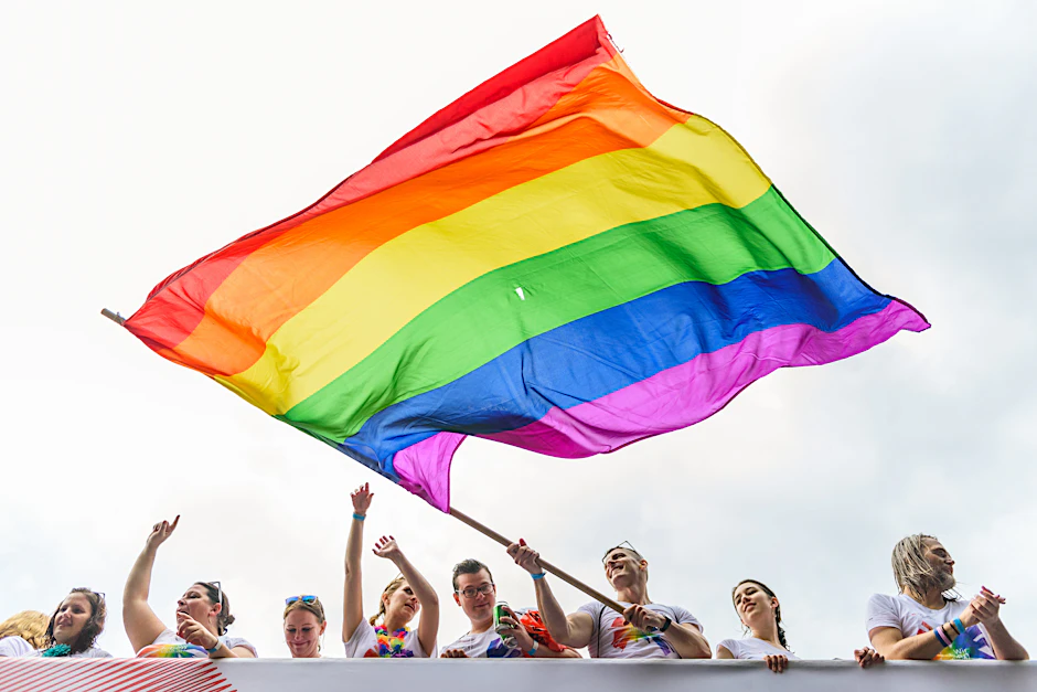 Eine Regenbogenfahne gegen Homophobie.