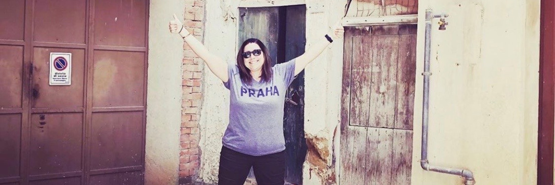 Meredith Tabbone vor ihrem 1-Euro-Haus in Sambuca.