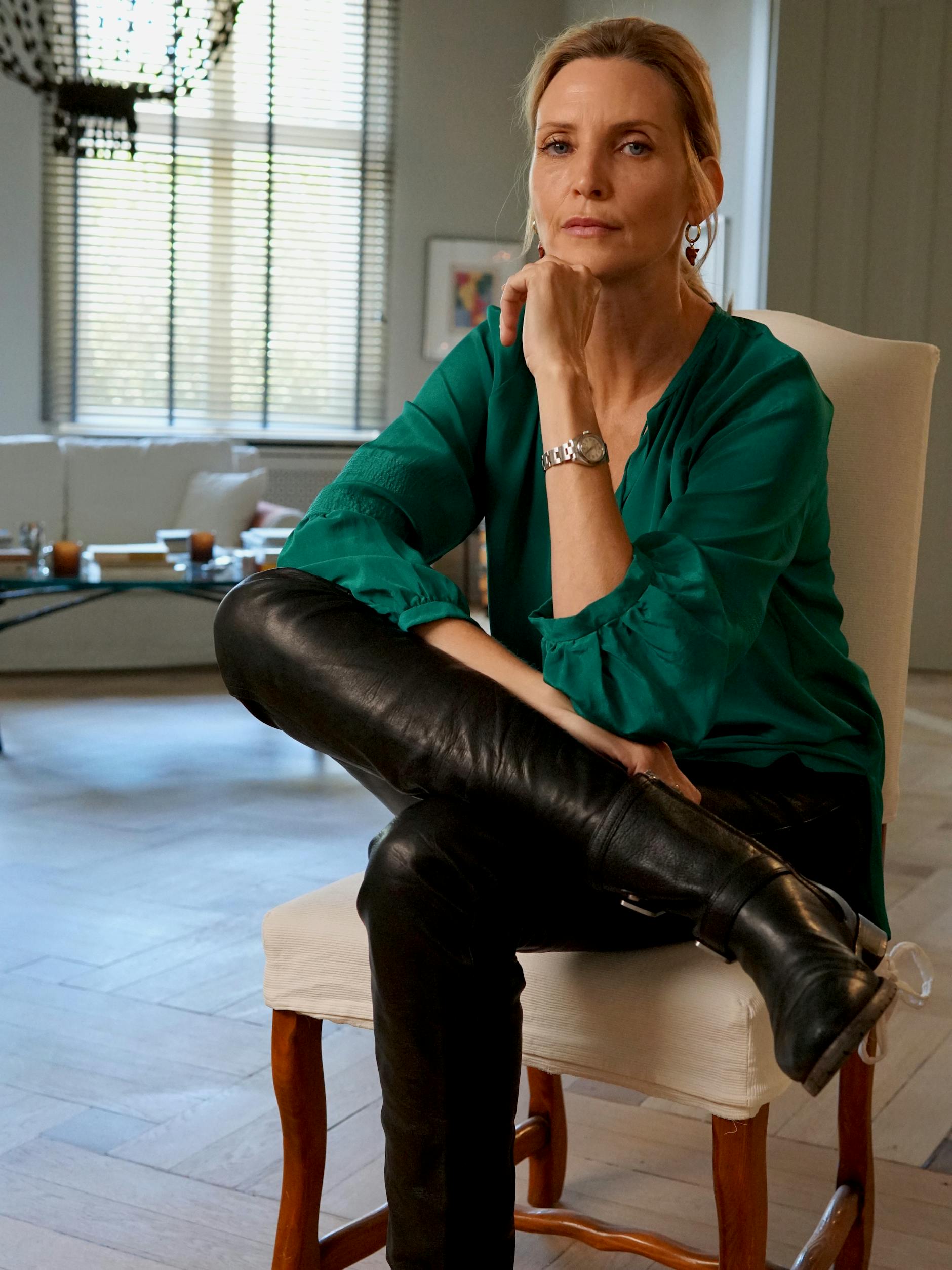 Nadja Auermann erinnert sich in „The Bad and the Beautiful“ an Helmut Newtons Meisterschaft als Fotograf, aber auch an seinen Groll, nachdem sie ihm einen Korb in Sachen Nacktaufnahmen gegeben hatte. 