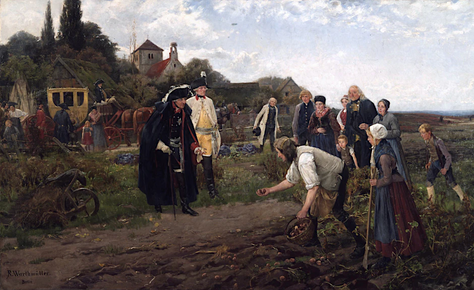 Das Gemälde, 1886 von von Robert Warthemüller gemalt, trägt den Titel „König überall“. Es zeigt Friedrich den Großen, wie er den von ihm gewünschten Kartoffelanbau inspiziert. Der Bauer nähert sich ihm untertänigst. Auch seine Kinder leisten Feldarbeit.<br>
