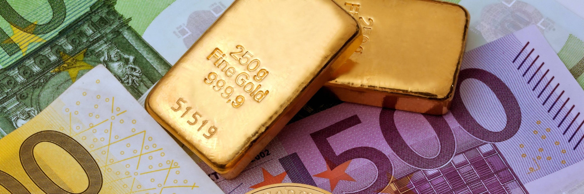 Geld und Gold: Die Vermögens-Millionäre sind oft ältere Männer, die in Westdeutschland leben.