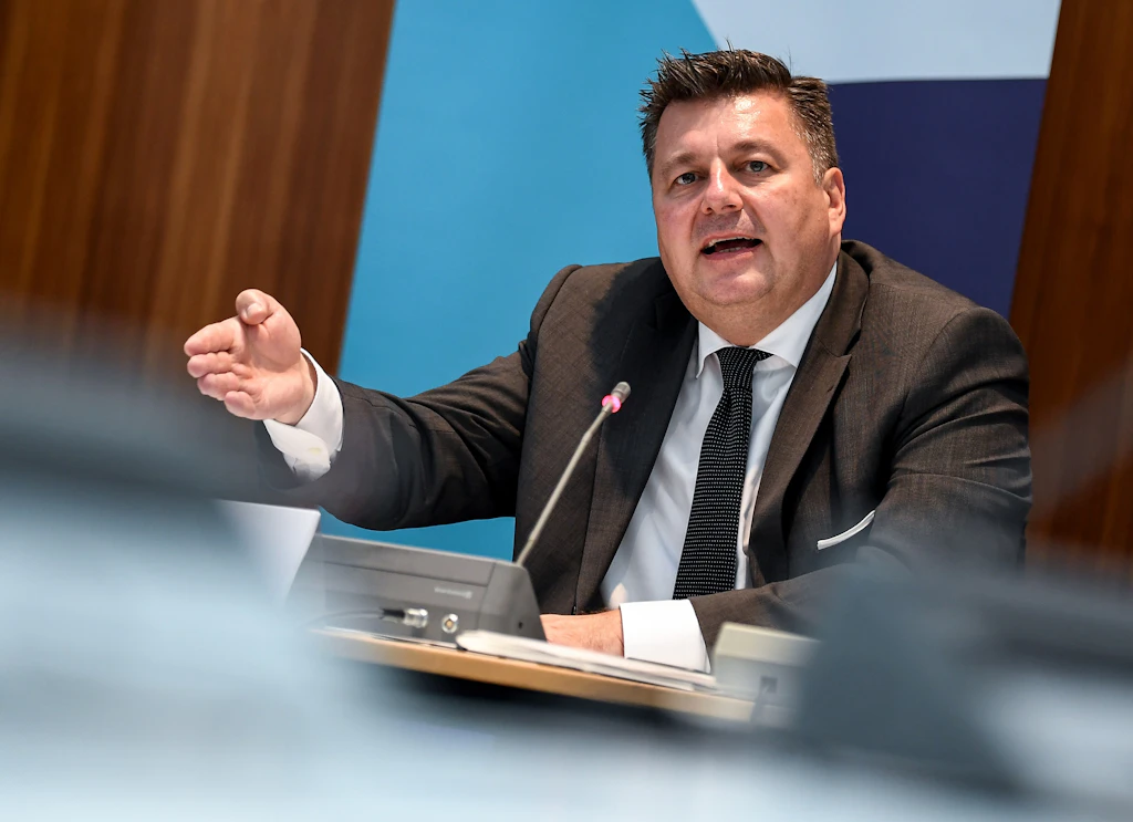 Polizeigewalt in Berlin: Innensenator Geisel trifft UN-Berichterstatter Melzer
