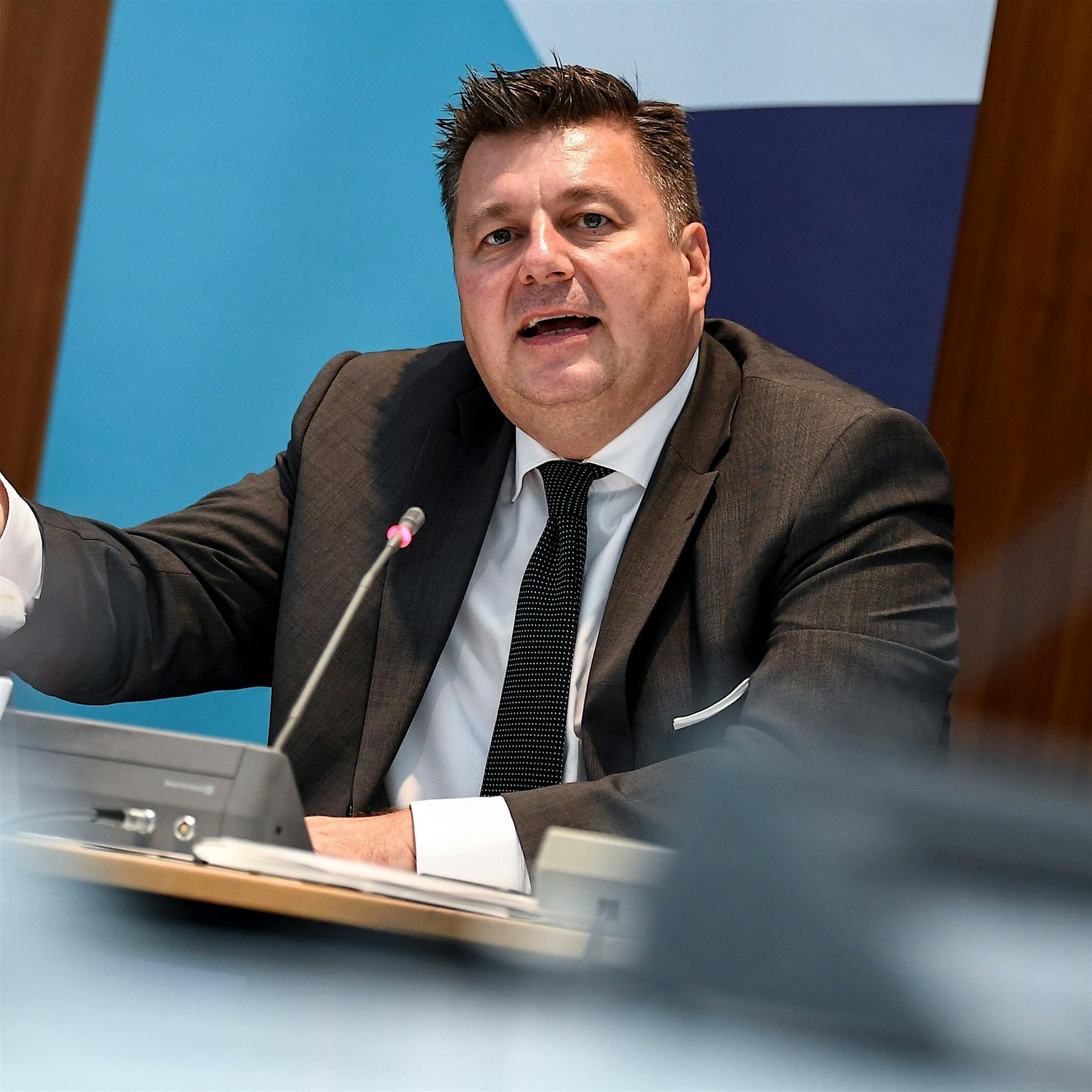 Polizeigewalt in Berlin: Innensenator Geisel trifft UN-Berichterstatter Melzer