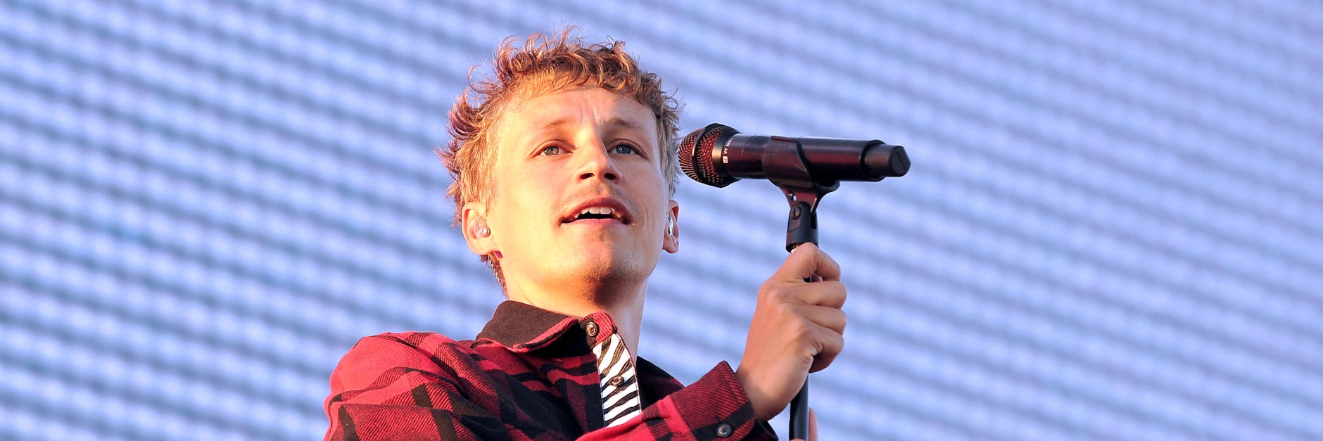 Tim Bendzko bei einem Auftritt in einem Autokino im Mai. Im August soll er in der Arena Leipzig singen – für die Wissenschaft.