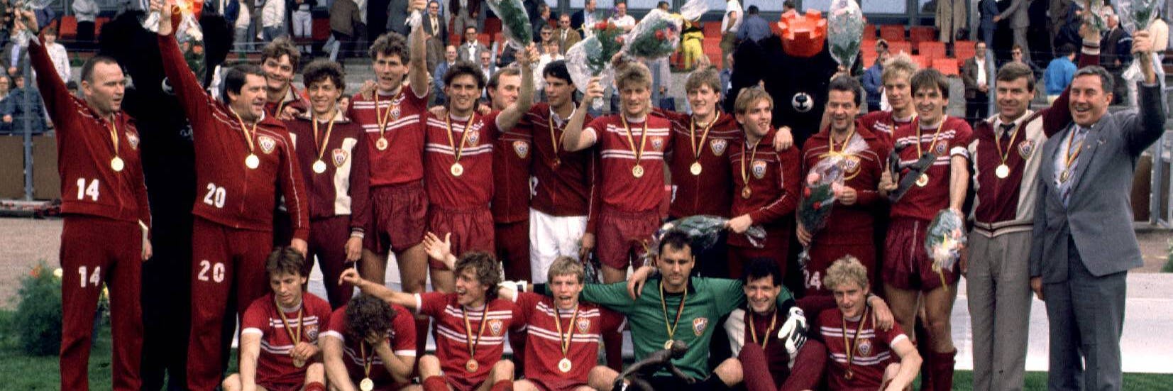 1987 gewinnt der BFC die zehnte DDR-Meisterschaft, das muss gefeiert werden.