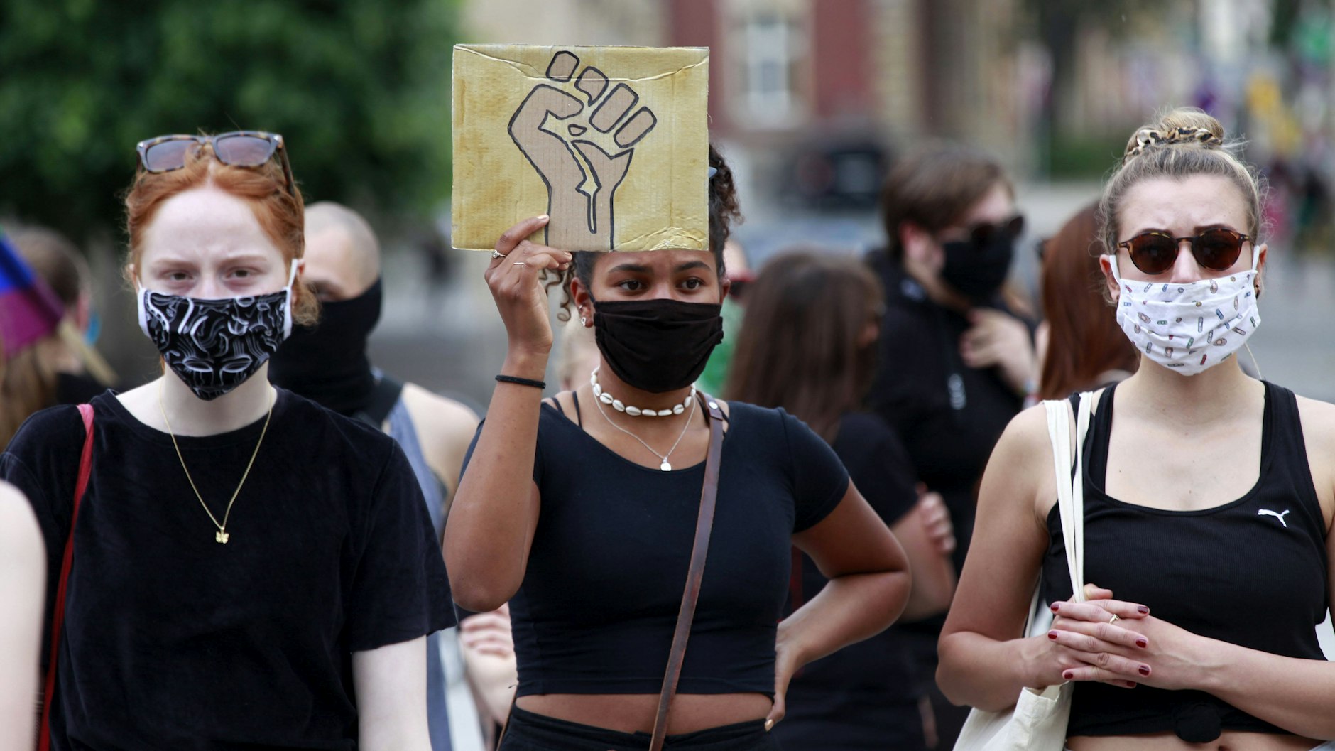 Black Lives Matter Mahnwache gegen Polizeigewalt und Rassismus auf dem Marienplatz. Görlitz.
