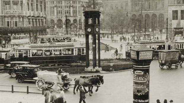 Der Berliner Potsdamer Platz um 1925.