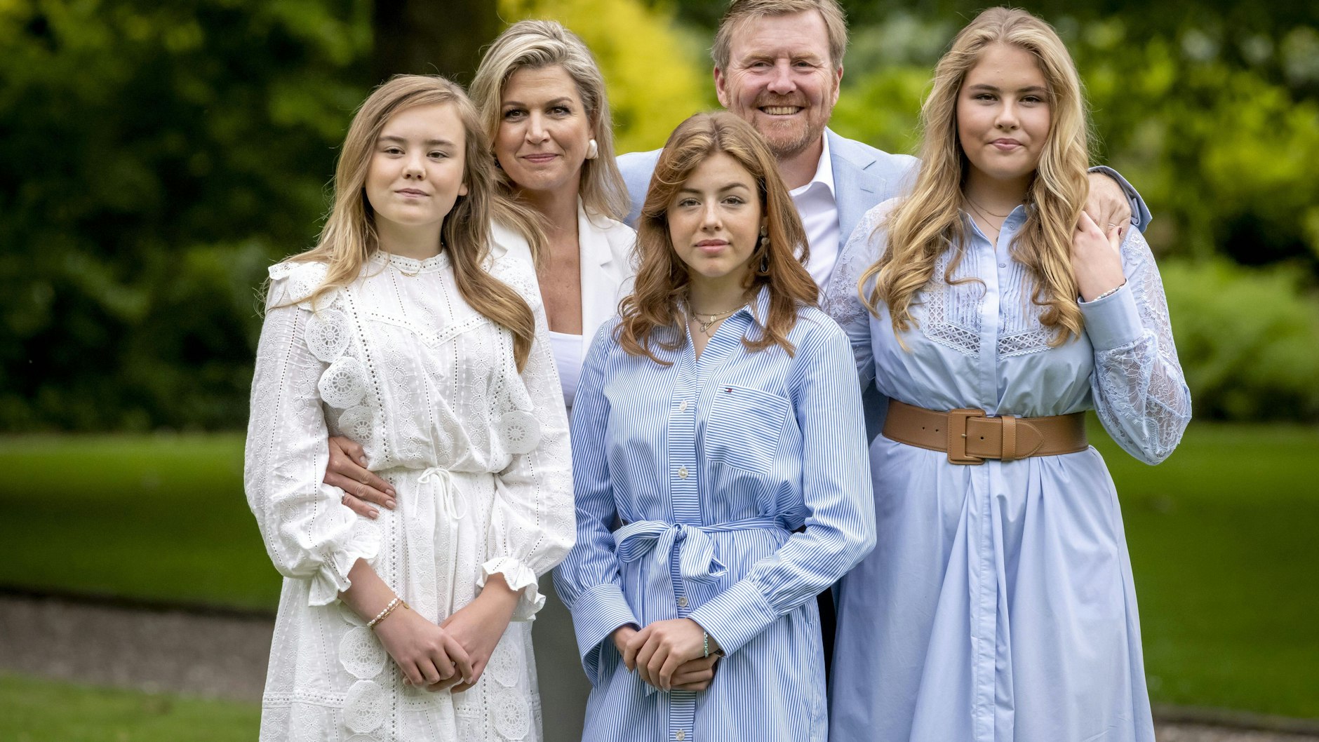 Die niederländische Königsfamilie: Die drei Prinzessinnen Amalia, Alexia und Alexandra (v.l.n.r.) mit ihren Eltern Königin Máxima und König Willem-Alexander.