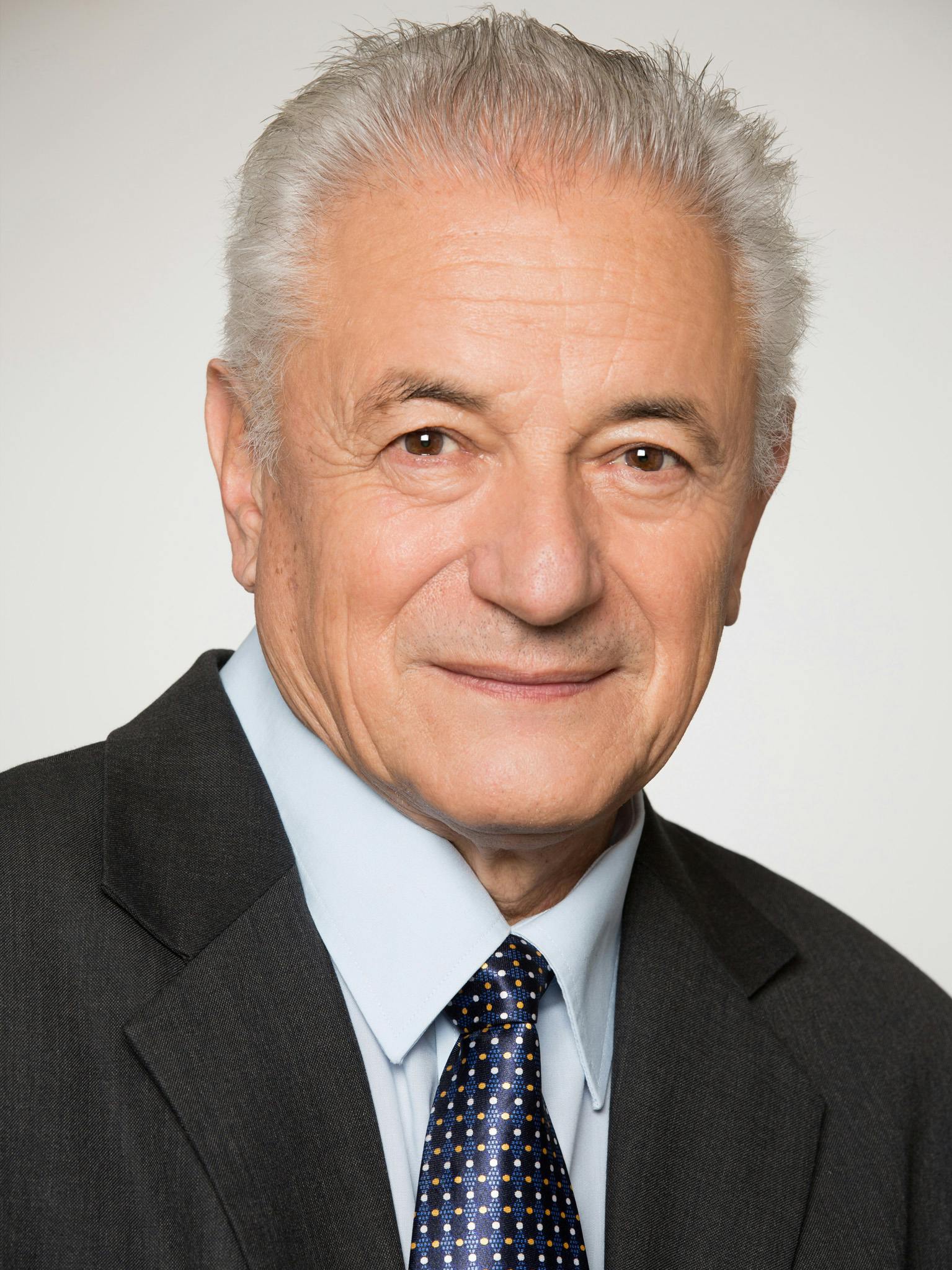 Hermann Knoflacher ist emeritierter Professor der Technischen Universität Wien. Von 1985 an leitete er das dortige Institut für Verkehrsplanung und Verkehrstechnik. Bis heute ist er als Berater tätig.