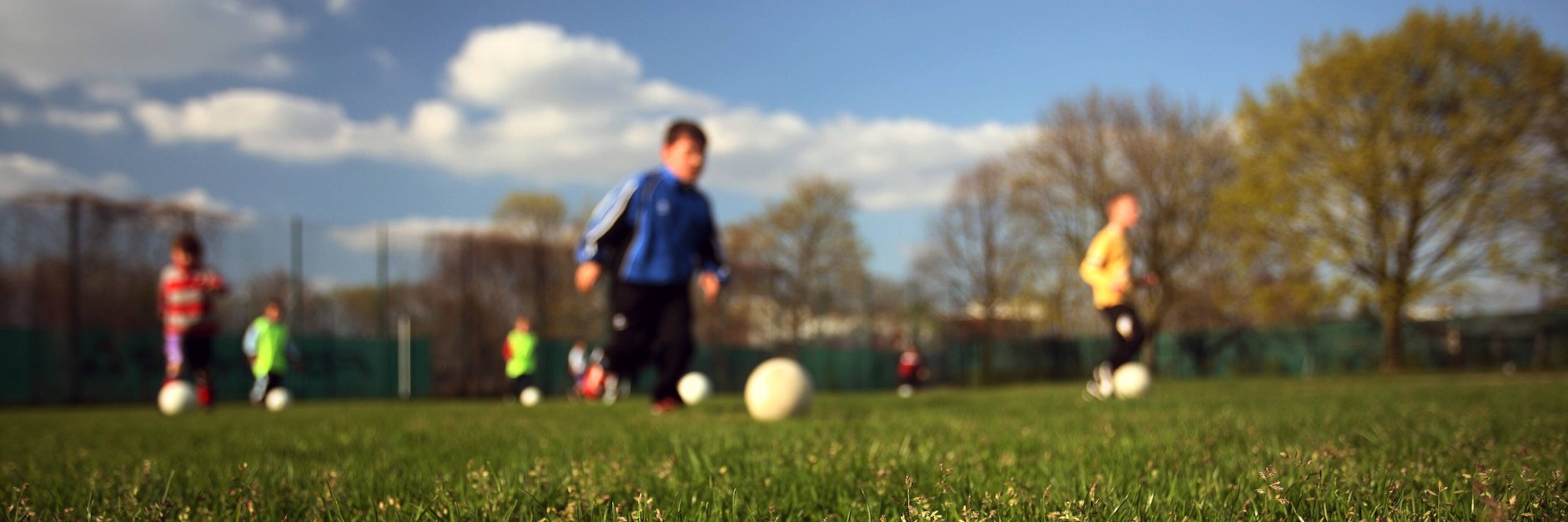 Kinder beim Fußballtraining (Symbolfoto)