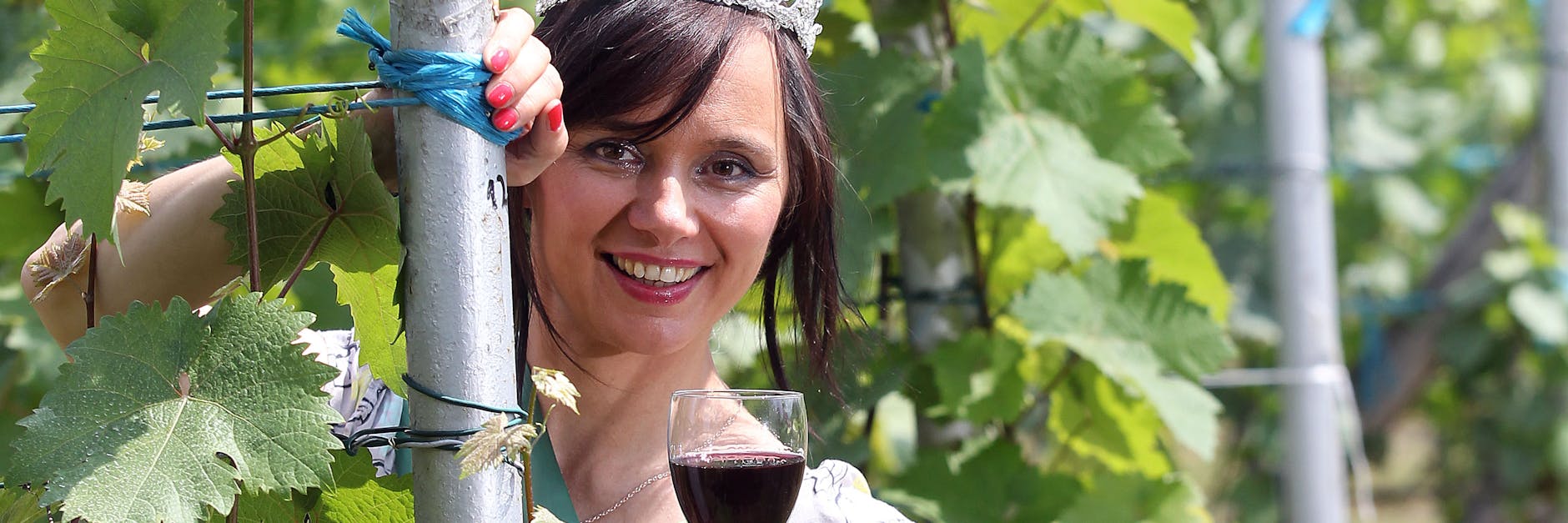 Königin zwischen den Reben: Daniela Schulz (51) ist die einzige Berliner Weinkönigin.