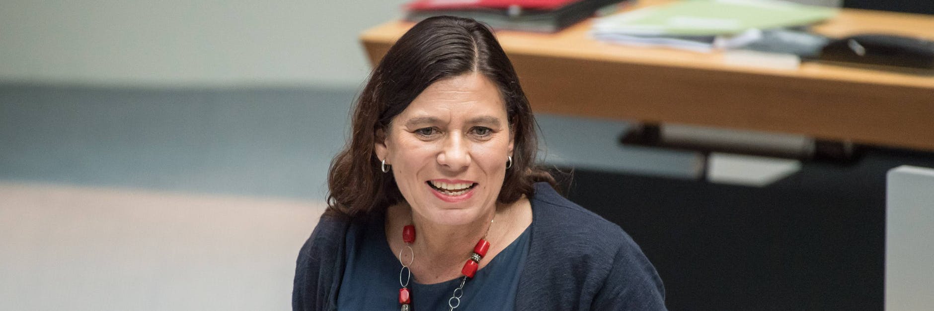Sandra Scheeres (50), Senatorin für Bildung, Jugend und Familie während einer Fragestunde im Berliner Abgeordnetenhaus.