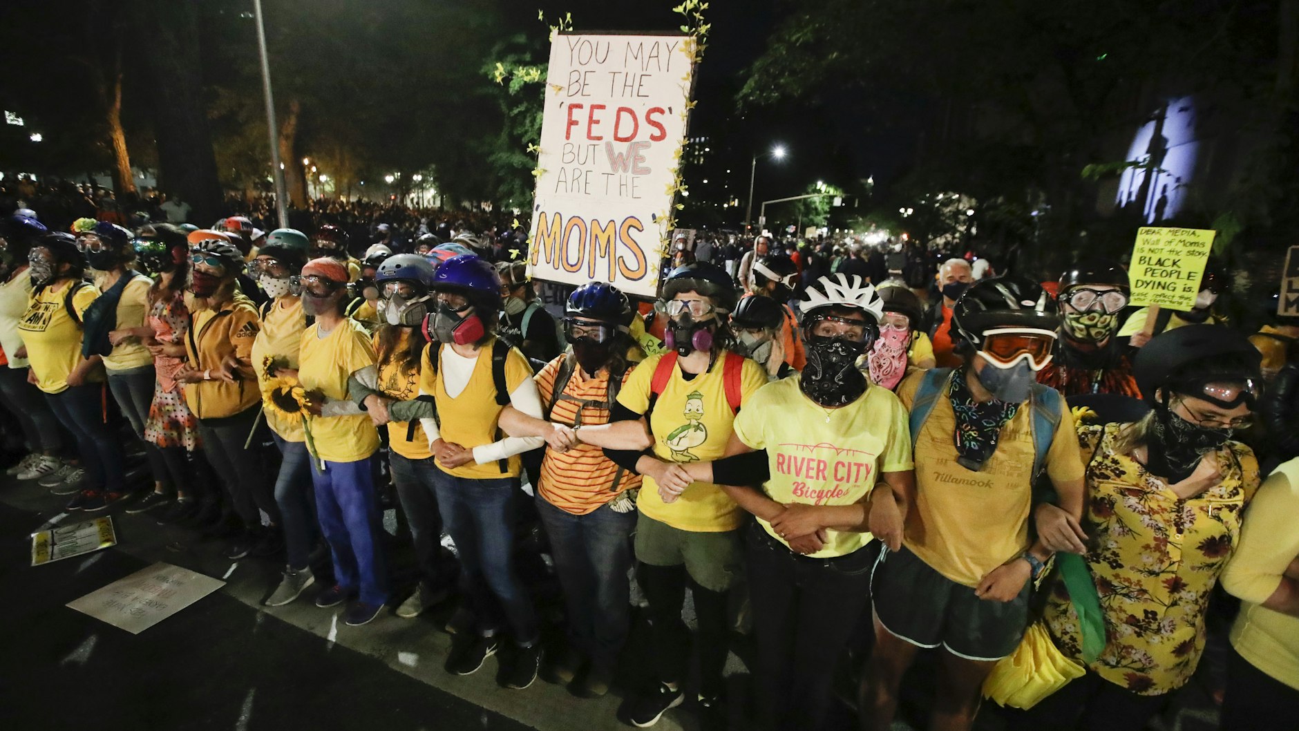 Die Mütter wollen die Gewalt der "Feds", der Bundespolizisten der Trump-Regierung, nicht dulden und unterstützen die Proteste der Schwarzen.