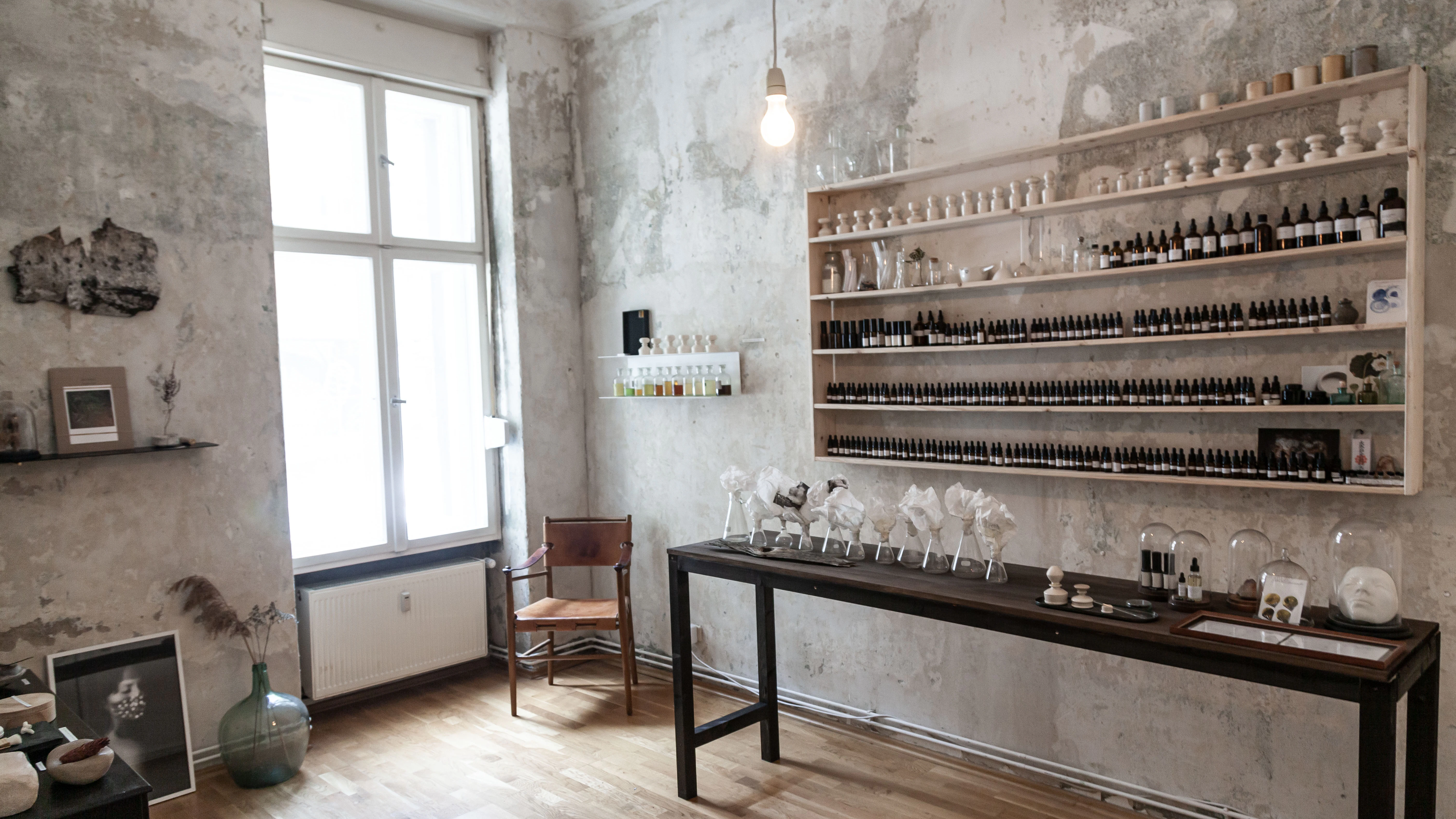 Öle zur Aromatherapie: In der Boutique kann man selbst erschnuppern, welche Essenzen einem zusagen.&nbsp;