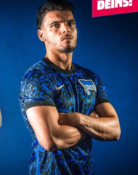 Blau Weisse Prasentieren Trikots Brust Frei Streifen Dabei Herthas Neue Kleider Hertha bsc trikot tesla,Blau Weisse Prasentieren Trikots Brust Frei Streifen Dabei Herthas Neue Kleider