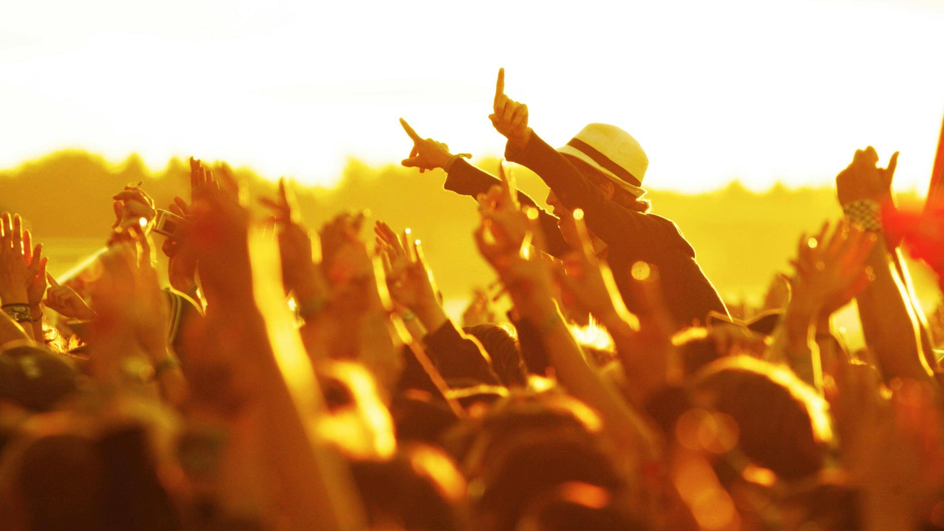 Foto aus vergangenen Zeiten: So eng wird es bei legalen Open Airs in Zukunft nicht werden dürfen - Abstands- und Hygienekonzept sind von den Veranstaltern gefordert. 