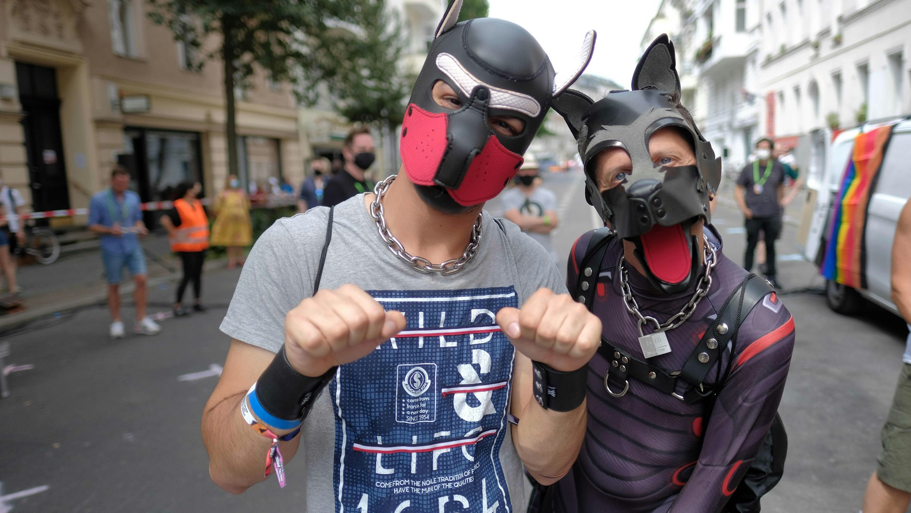Auf das traditionelle Outfit wollten einige trotz ausgefallener Parade nicht verzichten.<br>