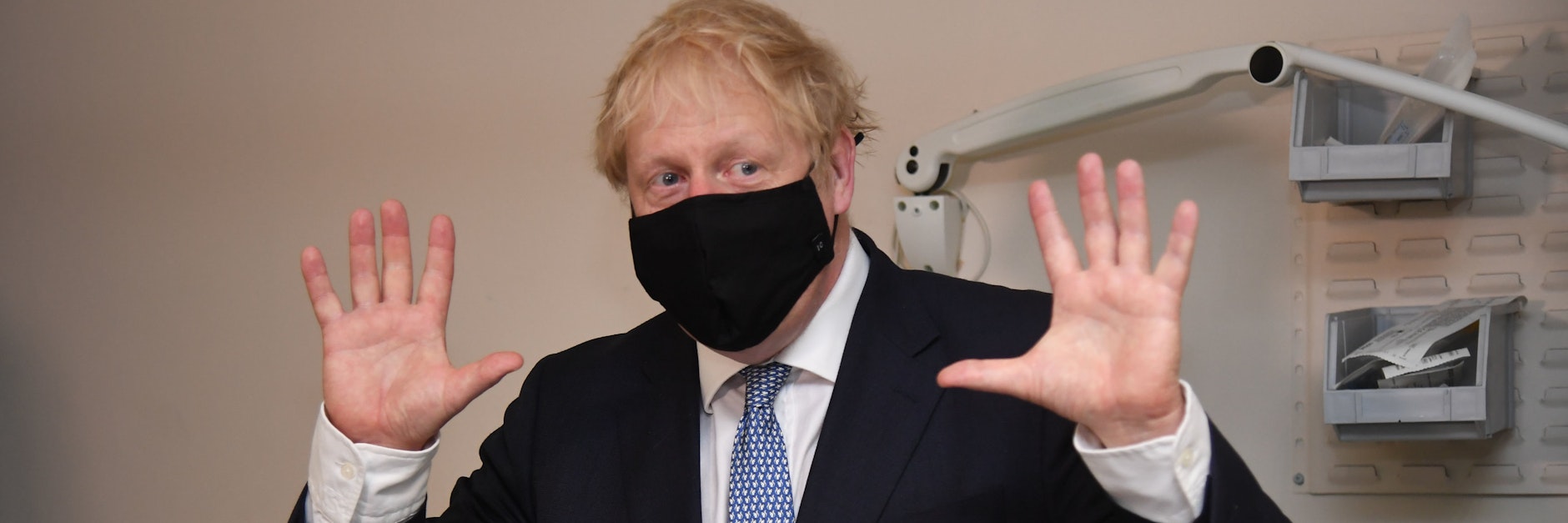 Boris Johnson bei einem Besuch eines Krankenhauses im Osten Londons.
