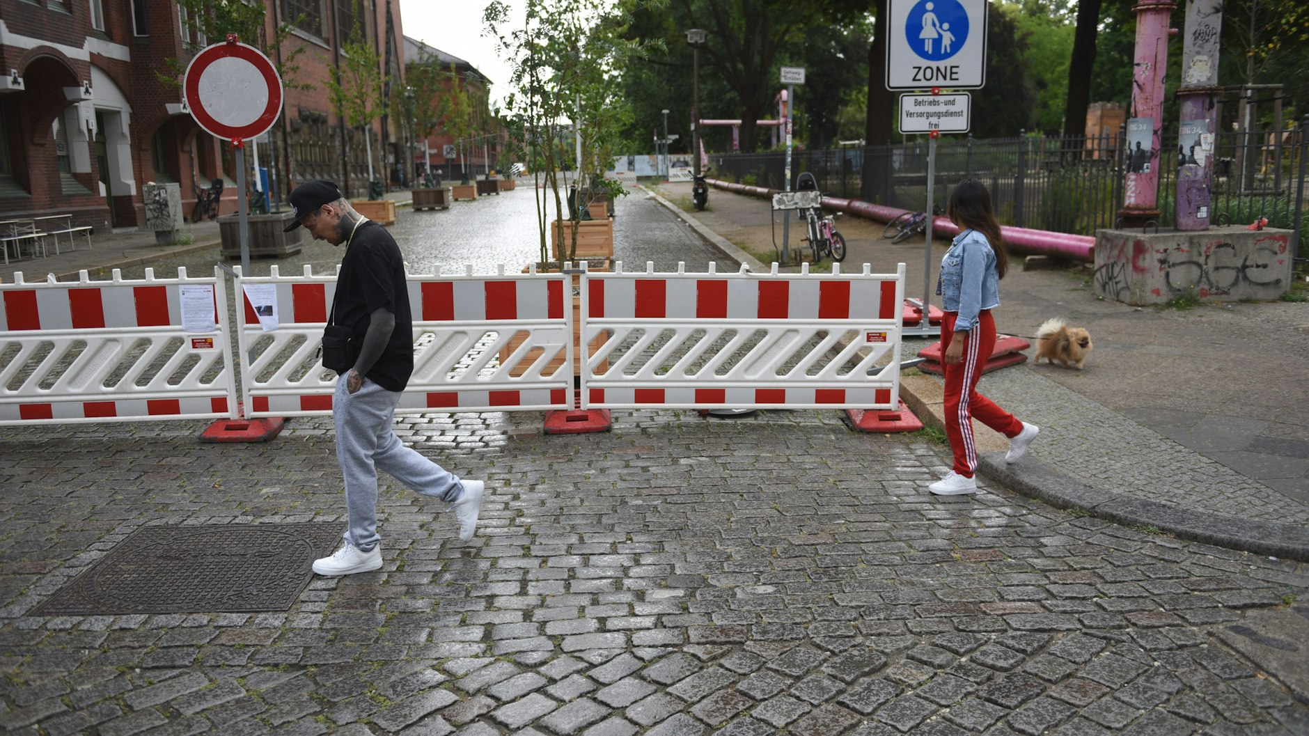 Für Autos und Fahrräder gesperrt: der Nordteil der Danneckerstraße im Friedrichshainer Rudolfkiez.