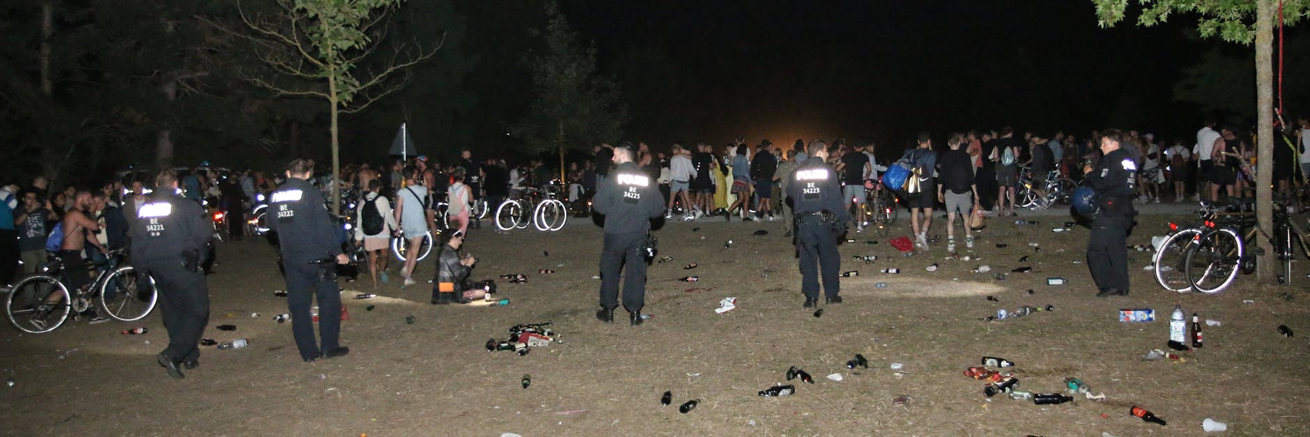 In der Nacht zum 26. Juli 2020 wurde im Volkspark Hasenheide eine illegale Party von der Polizei geräumt.