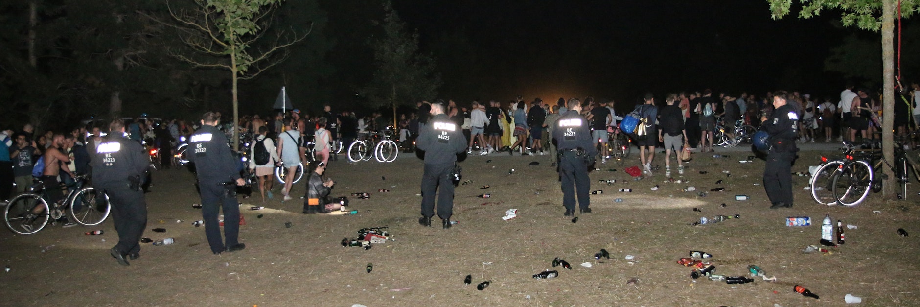 In der Nacht zum 26. Juli 2020 wurde im Volkspark Hasenheide eine illegale Party von der Polizei geräumt.