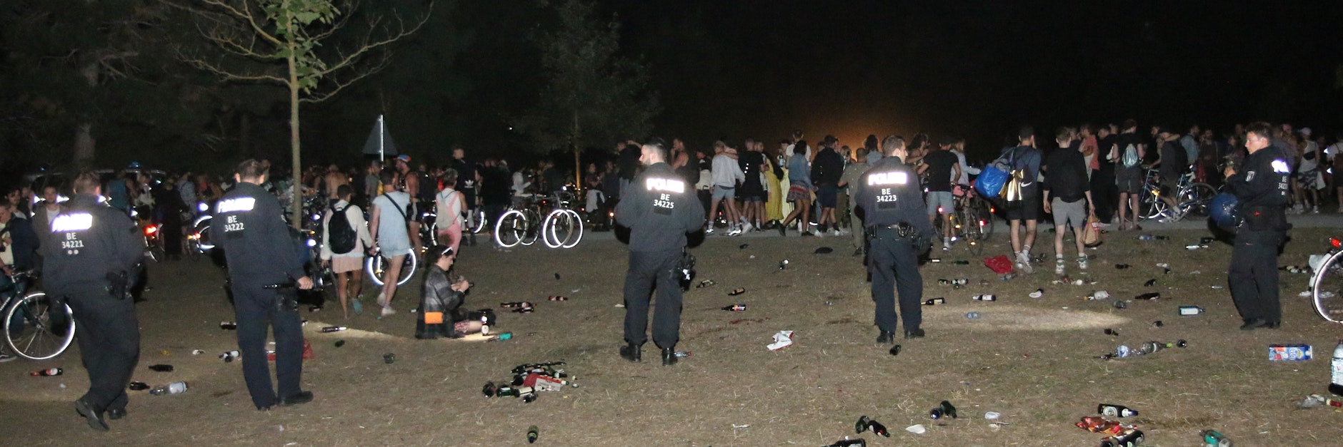 Die Feiernden wollten das Party-Gelände zunächst nicht räumen.